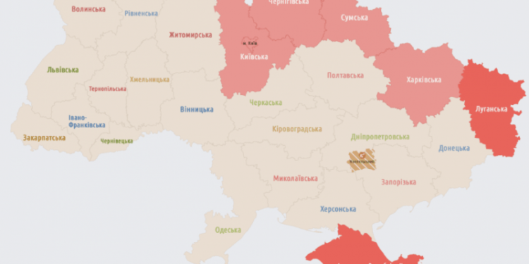 У низці областей лунає тривога: є загроза атаки дронами, Харків під обстрілом