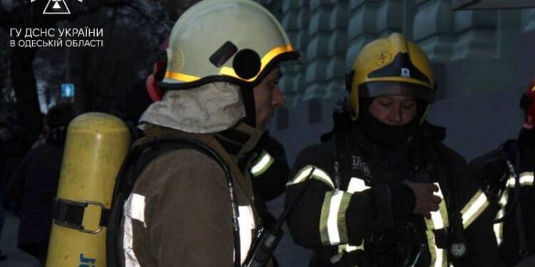 В Одесі горів Український театр: евакуювали 82 людини