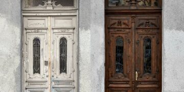 В Одесі відреставрували унікальні дубові двері | Надзвичайні події Одесса та область