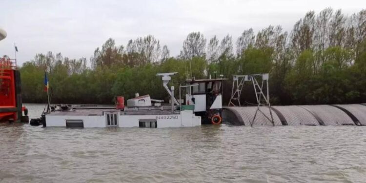 В Одеській області зіткнулися два іноземні судна: одне перевозило тварин, друге — добрива