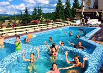 Куда отправить ребенка летом: стоимость, направления, безопасность