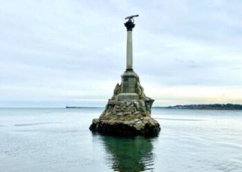 «Власти Крыма» сообщают об атаке беспилотников на полуостров (видео)