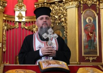 Епіфаній освятив 12 ікон, написаних на бронеплитах