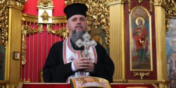 Епіфаній освятив 12 ікон, написаних на бронеплитах