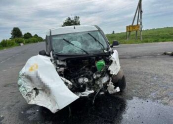 Грузовик влетел в легковушку: в ДТП на одесской дороге пострадали люди