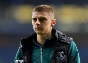 Миколенко пропустил последний матч «Эвертона» в сезоне. Его команда сумела сохранить прописку в АПЛ (29 мая 2023 г.) — Новости футбола