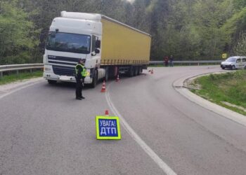 На Львівщині внаслідок ДТП постраждав 74-річний водій легковика. ФОТО | Кримінальні новини
