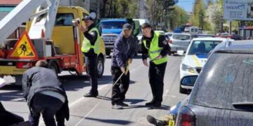 В Хмельницком водитель на переходе сбил трех человек: погиб военный