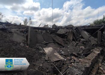 Загарбники скинули авіабомби на АЗС у Торецьку – розпочато розслідування. ФОТО | Кримінальні новини