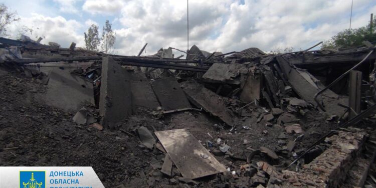 Загарбники скинули авіабомби на АЗС у Торецьку – розпочато розслідування. ФОТО | Кримінальні новини