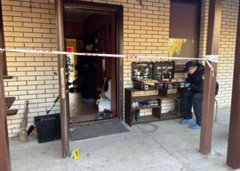 В Киевской области мужчина жестоко зарезал несовершеннолетнюю дочь