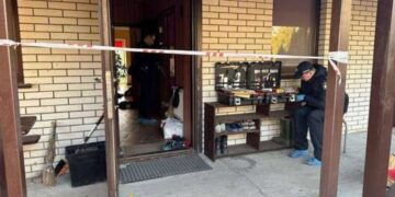 В Киевской области мужчина жестоко зарезал несовершеннолетнюю дочь
