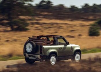 Land Rover Defender отримав нову незвичайну версію з дисками в ретро-стилі — Автоновини