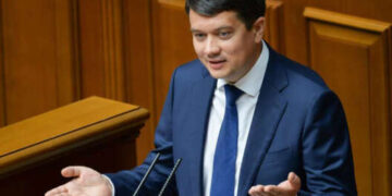 Разумков: вопрос возврата выплат военным фактически затягивается