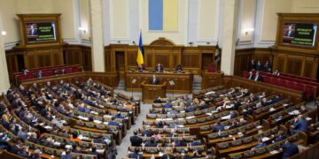 Українських депутатів будуть штрафувати за прогули засідань