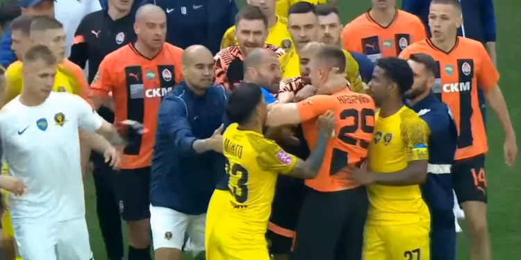 Матч «Шахтер» — «Днепр-1» завершился массовой дракой с 4 удалениями (ВИДЕО) (29 мая 2023 г.) — Новости футбола