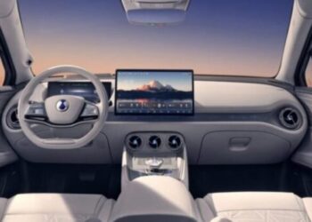 Mercedes-Benz і BYD показали салон свого нового трирядного кросовера Denza N8 — Автоновини