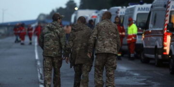 Як підтримати близьких після повернення з полону — поради Мінреінтеграції