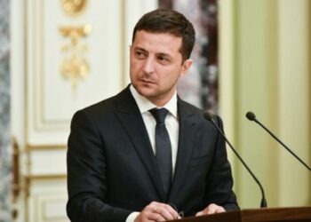 Президент закликав Раду легалізувати видобуток бурштину та гральний бізнес