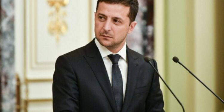 Президент закликав Раду легалізувати видобуток бурштину та гральний бізнес