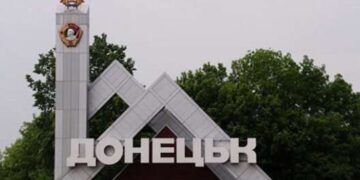 В оккупированном Донецке обстреляли жилой квартал в центре города