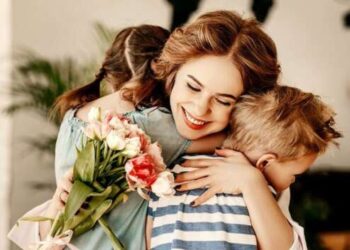 День матери 2023: лучшие поздравления и открытки