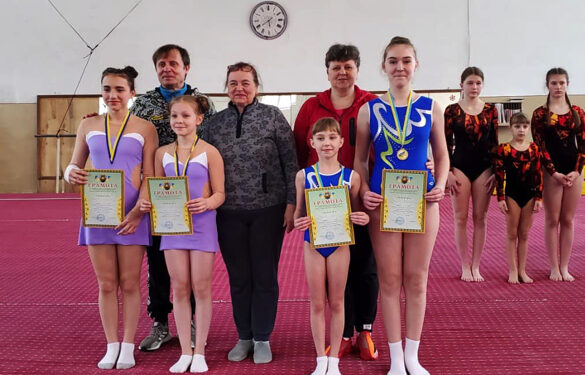 Черкаські акробатки здобули медалі на обласному чемпіонаті