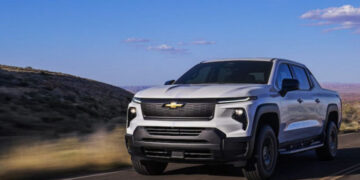 Chevrolet Silverado EV 2024 виявився кращим, ніж очікувалося — Автоновини