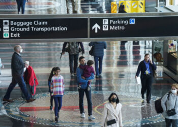 Палата представителей США проголосовала за отмену требования вакцинации от COVID для иностранных авиапассажиров