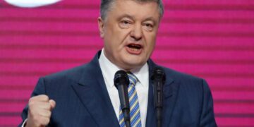 Порошенка продовжує переслідувати російський слід, він побачив руку Кремля в законопроекті президента Зеленського