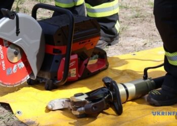 Франція передала Україні аварійно-рятувальне обладнання