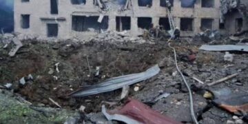 Окупанти випустили по Дніпру 20 безпілотників і 16 ракет: постраждали вісім людей, пошкоджена будівля ДСНС і житлові будинки