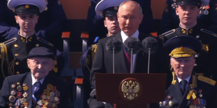 Путін виступив на параді: говорив про «злочинний» Захід і український народ