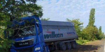 Траса «Одеса-Рені» знову відзначилась: легковик врізався у фуру: загинула пасажирка