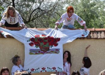 У Болграді до Дня вишиванки відбувся жіночій автомарафон