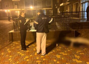 В Одесі жінка з дворічною донькою випали з вікна на шістнадцятому поверсі