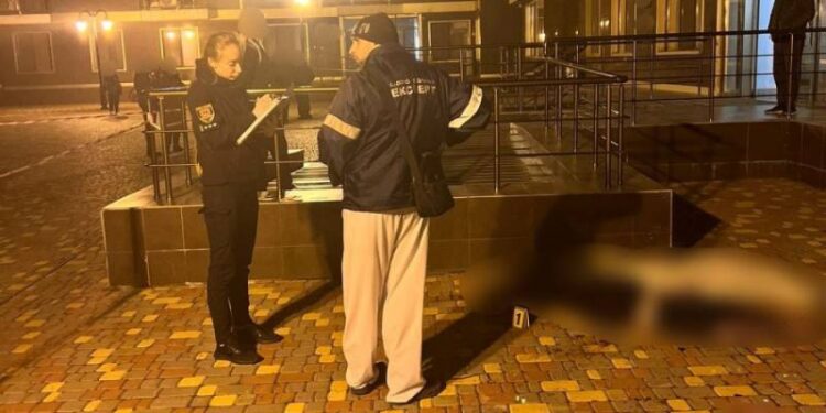 В Одесі жінка з дворічною донькою випали з вікна на шістнадцятому поверсі