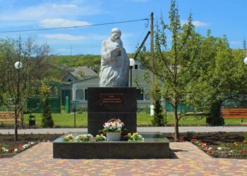 В Одеській області з’явилися пам’ятник та сквер, присвячені матері