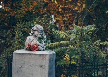 Знищив майже сотню могил: в Одеській області чоловік вчинив погром на кладовищі | Надзвичайні події Одесса та область