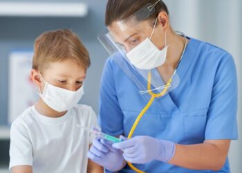 Как вакцинировать от COVID ребенка от 5 лет — ответ специалистов