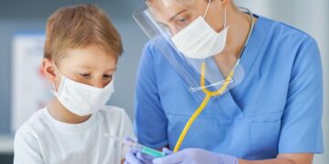 Как вакцинировать от COVID ребенка от 5 лет — ответ специалистов