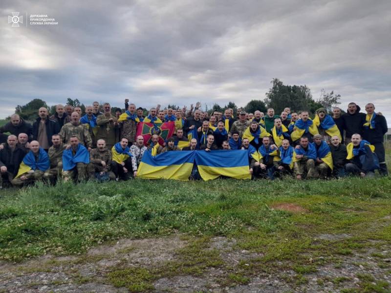 16 місяців пекла: прикордонник з Одеської області, який потрапив у полон на Зміїному, повернувся додому у свій день народження