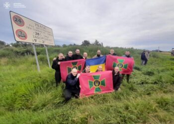 16 місяців пекла: прикордонник з Одеської області, який потрапив у полон на Зміїному, повернувся додому у свій день народження