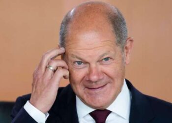 Скандал в Германии: Шольца раскритиковали за жесткие шутки о беженцах