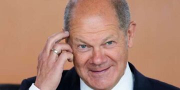 Скандал в Германии: Шольца раскритиковали за жесткие шутки о беженцах