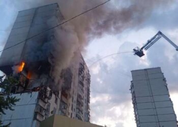 В Киеве в многоэтажке произошел взрыв: трое погибших (обновлено)