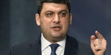 Гройсман розповів, як будуть підвищуватися пенсії в Україні