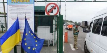 Львовская ОВА выдала сотни разрешений на выезд липовым волонтерам