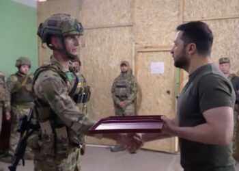 Зеленский встретился с бойцами подразделения ВСУ «Хортица» и вручил награды