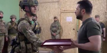 Зеленский встретился с бойцами подразделения ВСУ «Хортица» и вручил награды